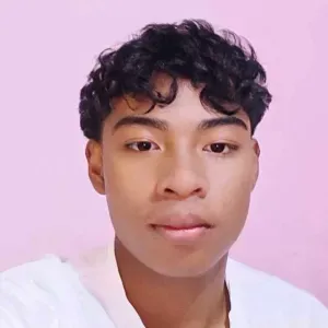 Baby-sitter motivé et concentré