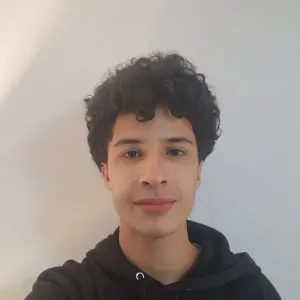 Nouveau baby-sitter sérieux et motivé – 16 ans