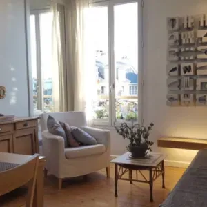 Une femme de ménage