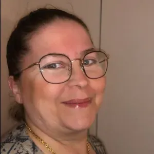 Garde d'enfants/ Mère de famille /Disponible à plein temps