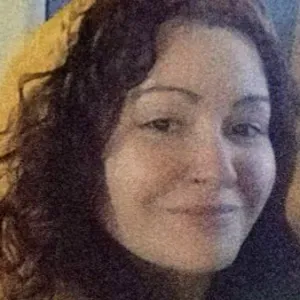 Empleada de Limpieza,con atitud positiva en el trabajo