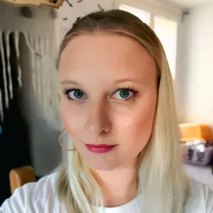Femme de ménage souriante et sociable à Aspach 