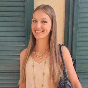 Ellyne, baby-sitter sur Orléans
