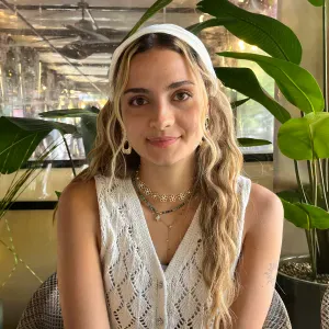 Baby-sitter à Paris disponible dès le 30/12/25