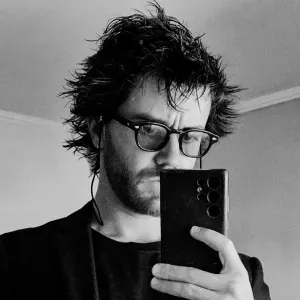 Serviço de limpeza no centro histórico de Oeiras