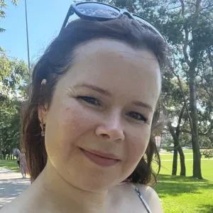 Leškome auklės su automobiliu Kaune