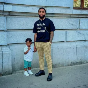 Cleaning employee in Barcelona with great attention 