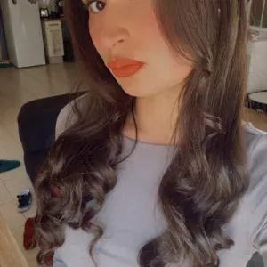 Etudiante qui s'occupe d'animaux