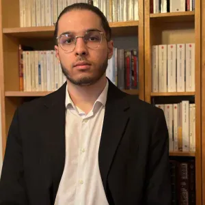 Jeune qui peut aider selon n'importe quel besoin