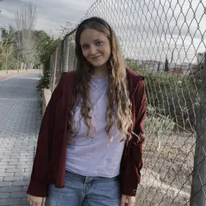 Busco trabajo de niñera.