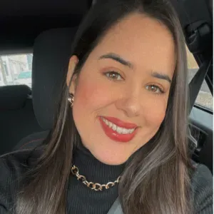 Empregada de limpeza, organizada, honesta.