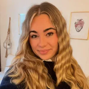 Etudiante en dentaire proposant aide aux devoirs à Puteaux 