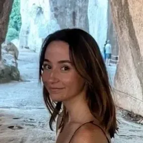 Isaline, baby-sitter expérimentée, étudiante en santé