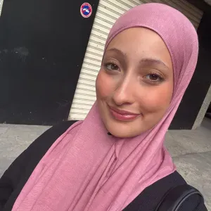  Baby-sitter disponible à Bruxelles – Fiable et souriante