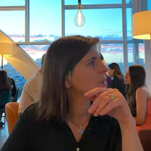 Explicadora empenhada em Porto