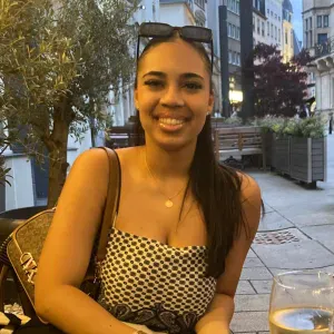 Pet sitter looking for pet sitting job :) 