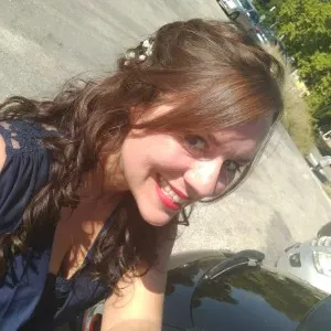 Enseignante donne cours de soutien scolaire