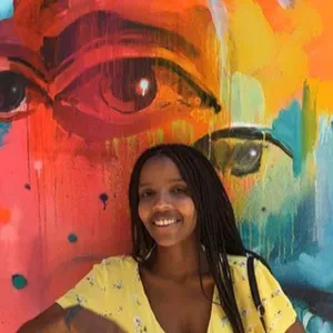 Etudiante disponible pour apporter son aide