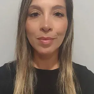 Educadora de parvulos, licenciada en Educación.