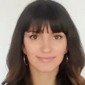 Maman et baby-sitter expérimentée à Espagne.