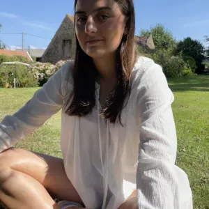 Jeune fille motivée et sérieuse 