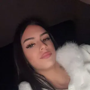 Baby-sitter dans le 04 disponible