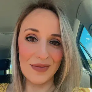 Babysitter responsável, divertida e criativa