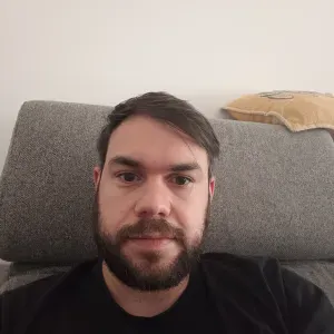 Procura-se empregada doméstica 