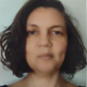 Femme de ménage qui aime son métier à Saint-Pierre !