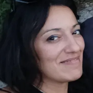  Baby-sitter souriante expérimenté 