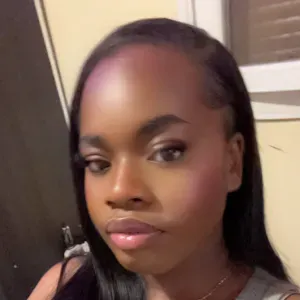 Baby-sitter expérimenté , animatrice 