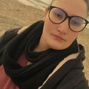 Nounou passionnée pars son métier 