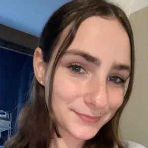 Jeune lycéenne qui cherche à aider 