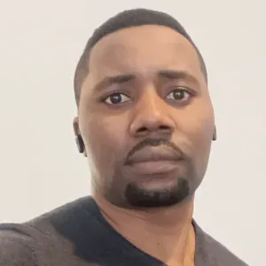 Cherche d'emploi de travaux des ménages.