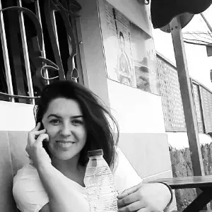 Estudiante de psicología, busca trabajo como niñera.