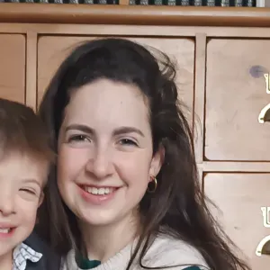 Baby-sitter disponible à St Cyr l'Ecole 