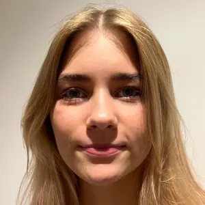 Experienced babysitting available in London.