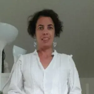 Baby-sitter diplômée et expérimentée 