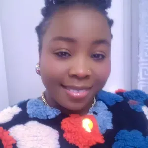 Femme de ménage dans des bureaux, locaux, 