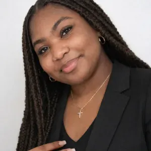 Baby-sitter sérieuse,  bienveillante et souriante 