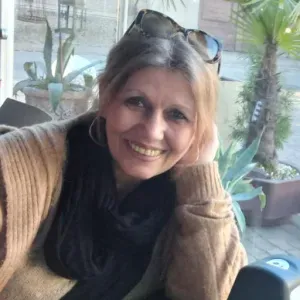 Domestica: pulizie, riordino casa e cuoca da privati