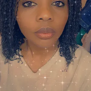 Baby-sitter fiable et bienveillante véhiculée 