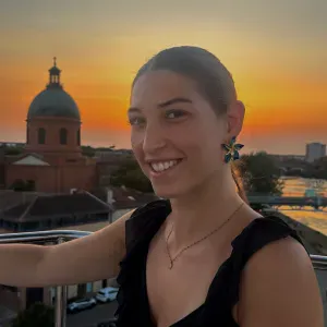 Baby sitter à votre disposition 