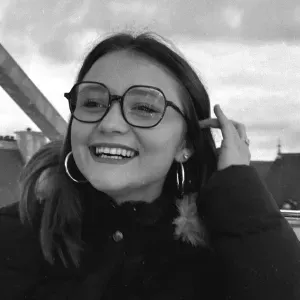 Baby-sitter et aide pour les taches ménagères, expérimentée 