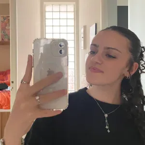 Baby-sitter disponible aux alentours de la Seyne sur mer