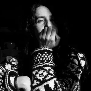 Empregada de limpeza simpática e muito responsável