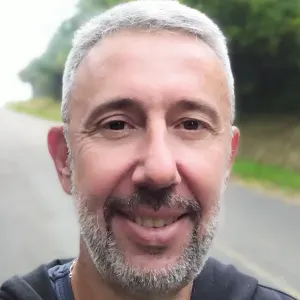 Homme de service avec de grandes qualités humaines ! 