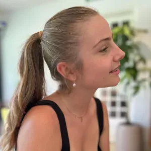 Baby-sitter expérimentée dans l'Ouest 