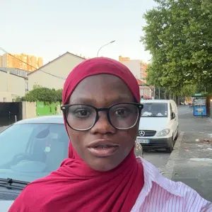 Baby-sitter expérimenté surtout enfants 1-3ans en crèche 