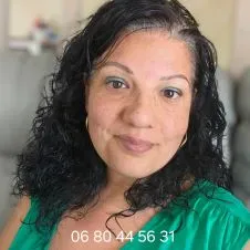 Assistante maternelle sur fronton 